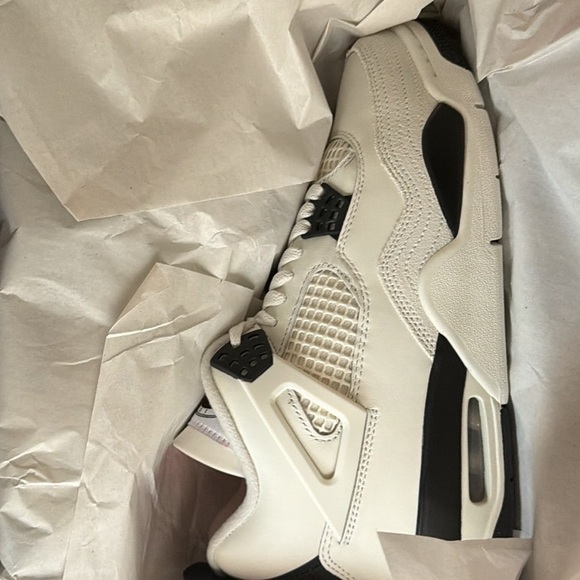 Jordan Men's Off-White and Black Retro Sneaker